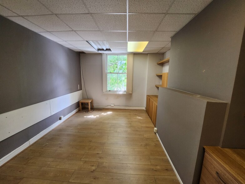5 The Mall, London to rent - Interior Photo - Image 2 of 6