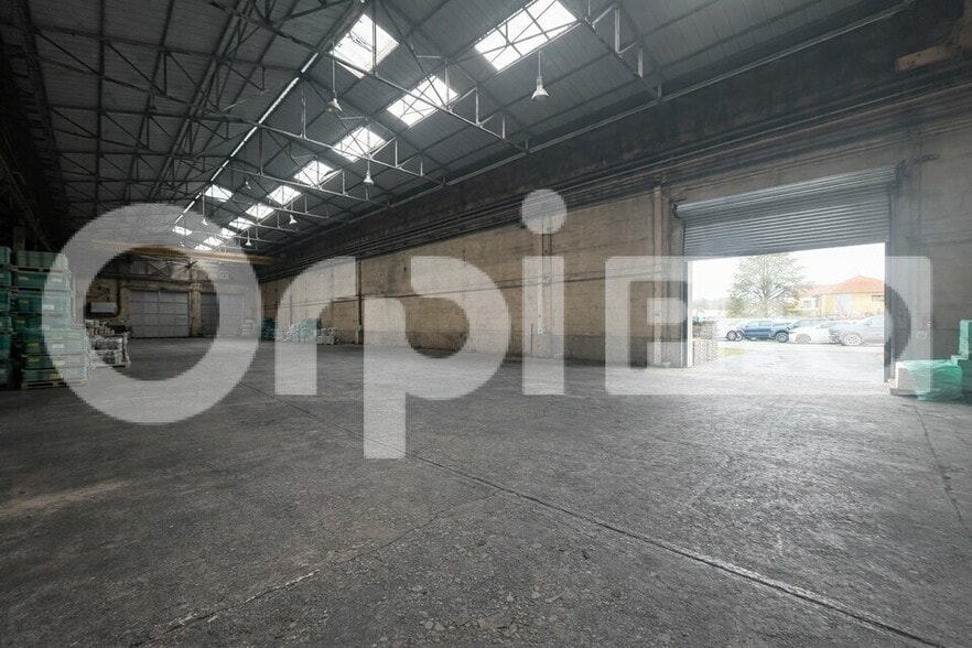 Light Industrial in Ternay to rent - Building Photo - Image 3 of 6