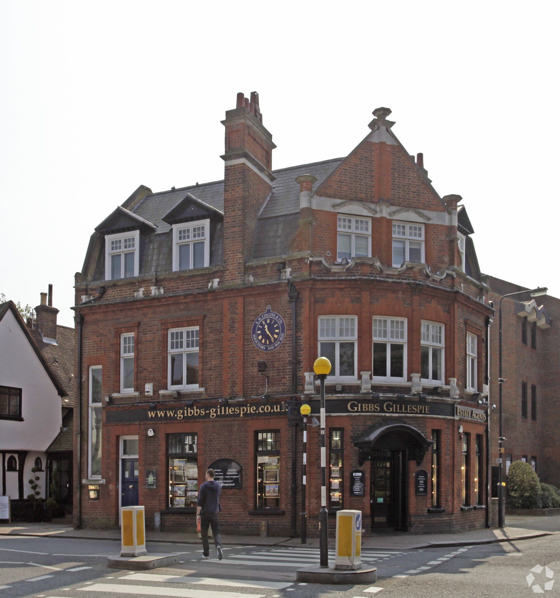 2 High St, Pinner for sale Primary Photo- Image 1 of 1