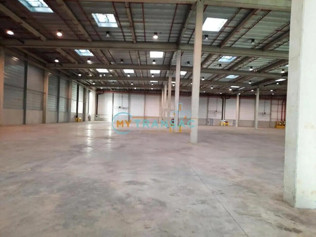 Location Entrepôt 6 620 m² - Photo 1