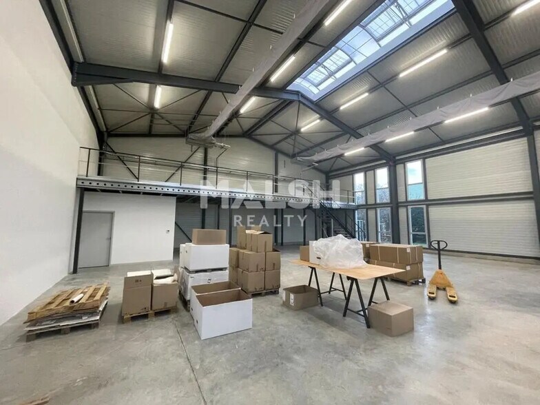 Light Industrial in Chassieu to rent - Building Photo - Image 3 of 7