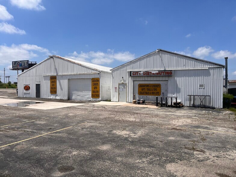 1930-1932 W College Ave, Appleton, WI for sale - Building Photo - Image 1 of 7