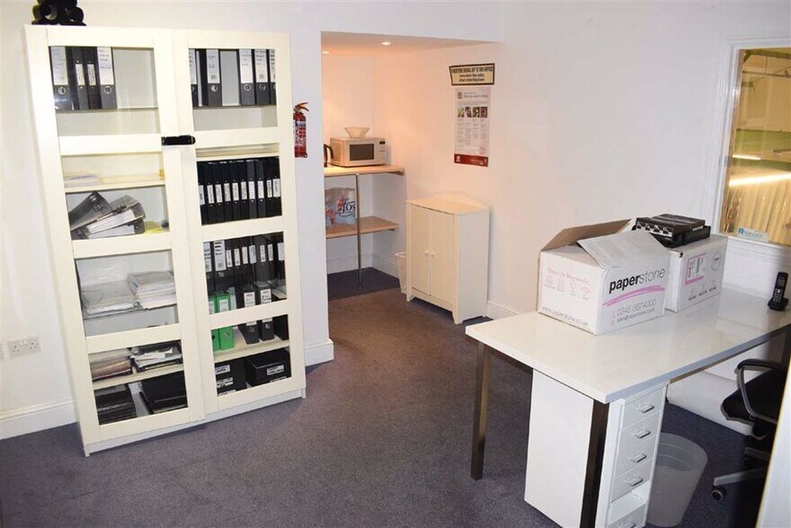 Lenthall Rd, Loughton to rent - Building Photo - Image 3 of 5