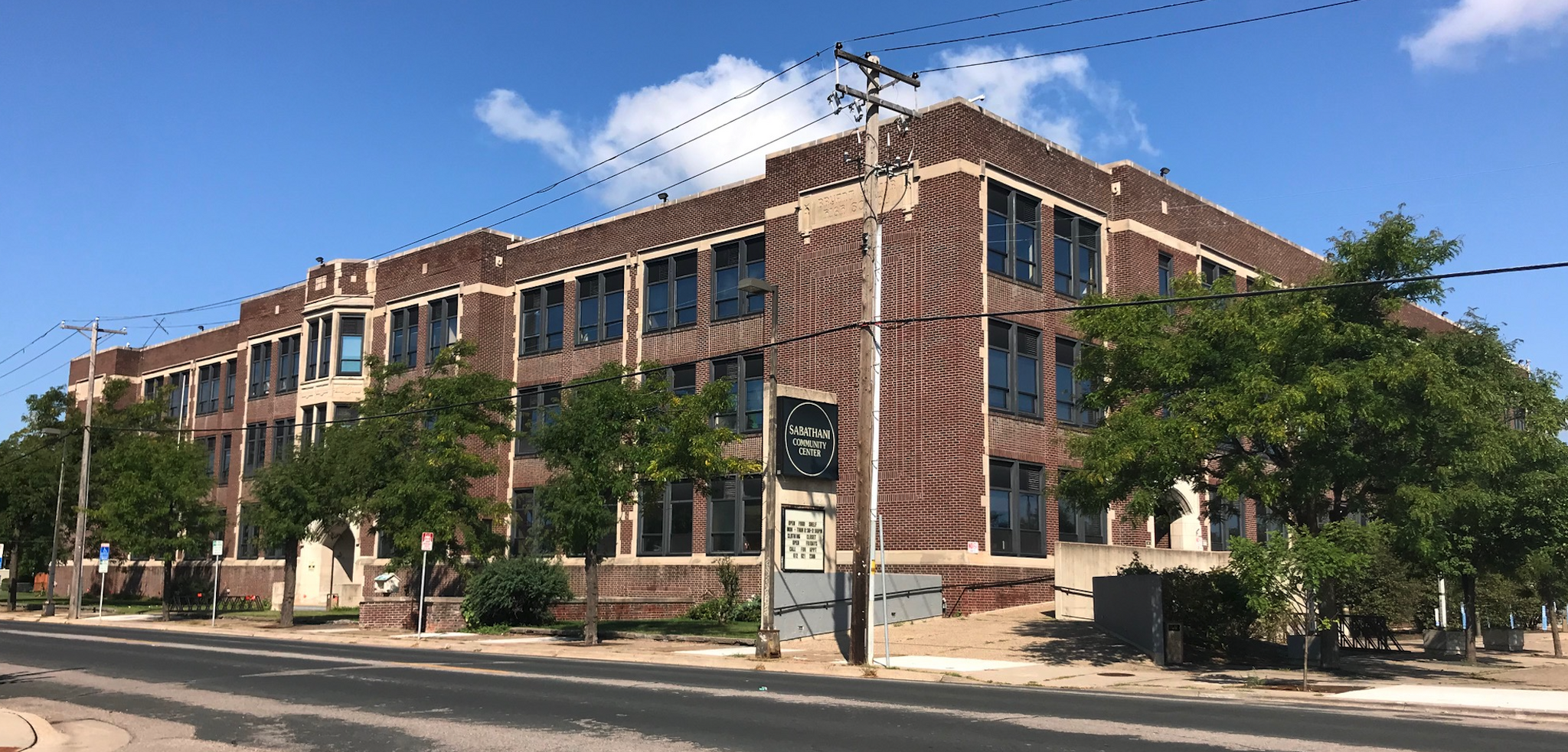 310 E 38th St, Minneapolis, MN for rent Building Photo- Image 1 of 3