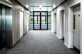 10 Bricket Rd, St Albans to rent Interior Photo- Image 1 of 5