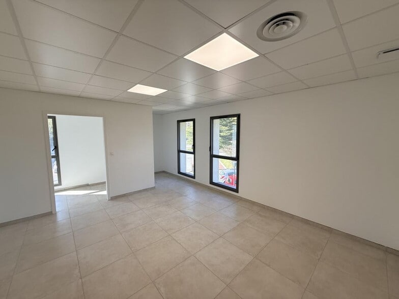 Office in Lorgues for sale - Interior Photo - Image 3 of 6