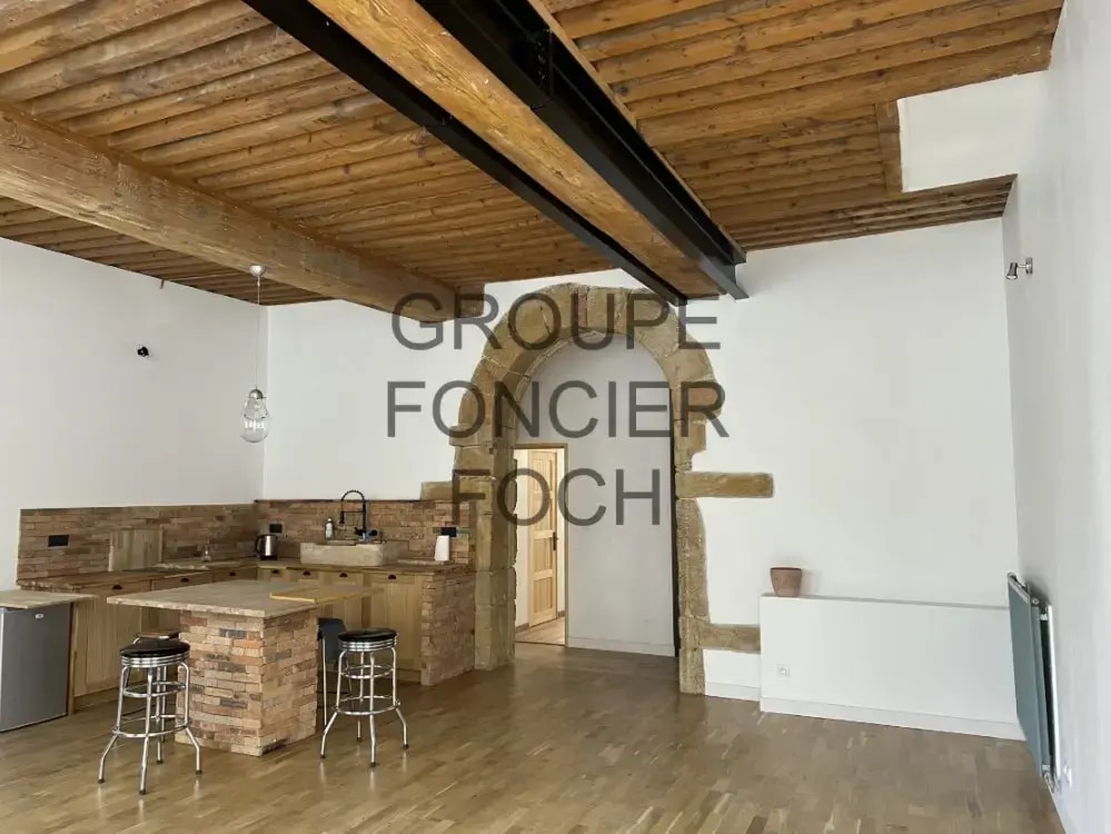 Retail in Caluire-et-Cuire to rent Interior Photo- Image 1 of 3