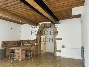 Retail in Caluire-et-Cuire to rent Interior Photo- Image 1 of 3