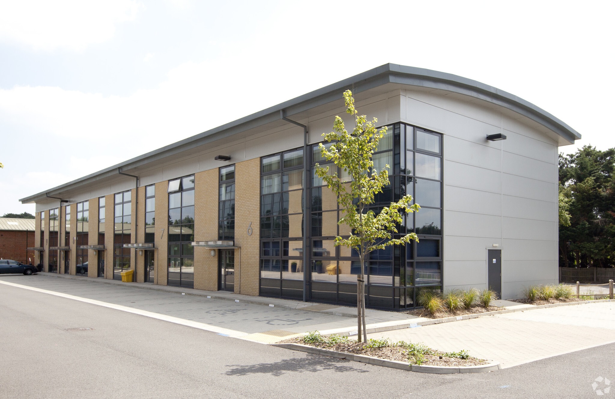 9 Queens Square, Ascot Business Park, Sunninghill to rent Primary Photo- Image 1 of 5