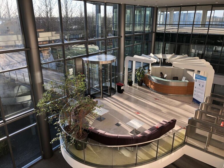 229 Rue De La Belle Etoile, Roissy-en-France to rent - Lobby - Image 3 of 10