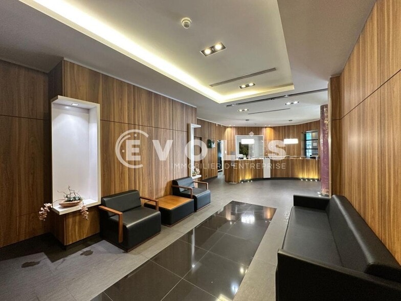 3-5 Rue Barbès, Montrouge to rent - Lobby - Image 3 of 20