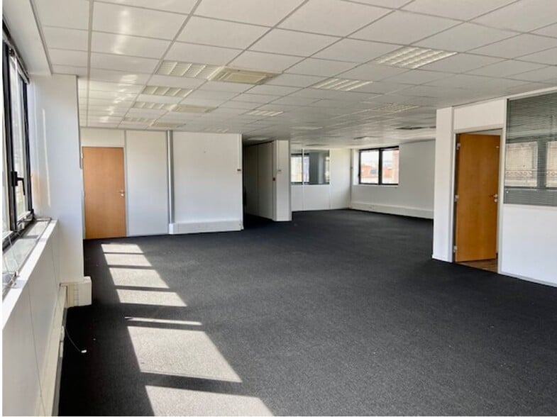 Office in Boulogne-Billancourt to rent - Interior Photo - Image 2 of 8