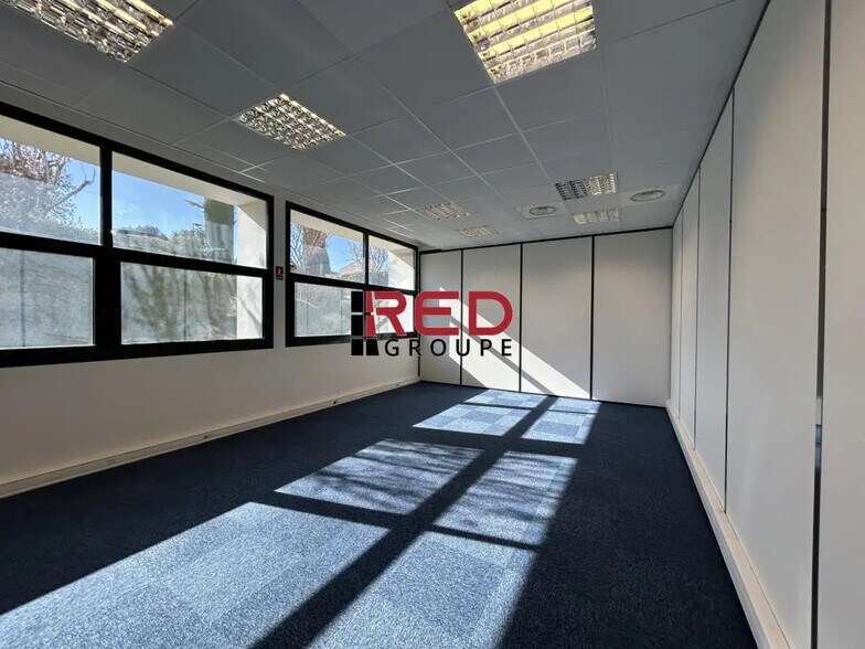 Office in LES MILLES to rent - Building Photo - Image 2 of 4