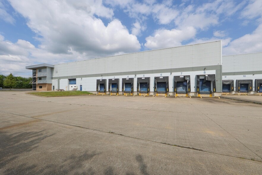 Unit 10A & 10B, 700 Avenue West, Skyline 120, Braintree to rent - Building Photo - Image 3 of 6