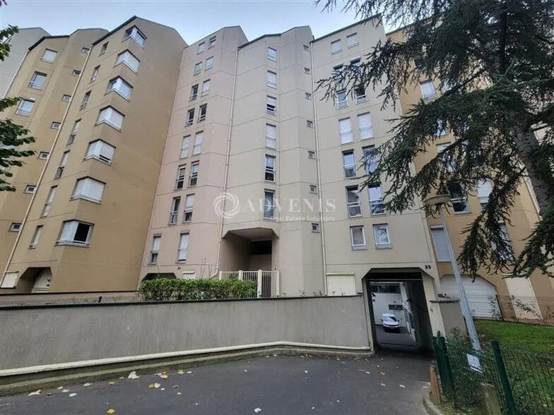 Light Industrial in Courbevoie to rent - Building Photo - Image 2 of 8