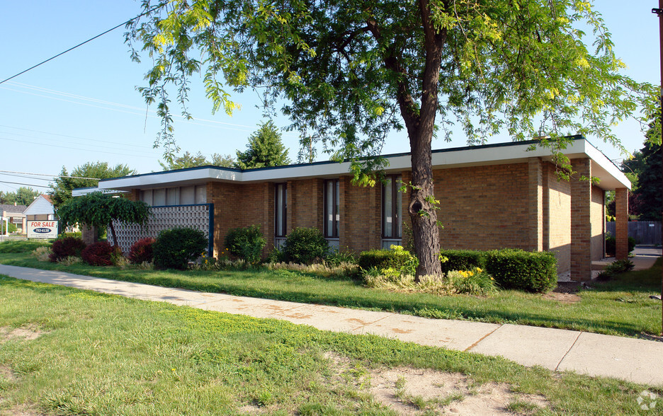 3444 Davenport Ave, Saginaw, MI for rent - Primary Photo - Image 2 of 6