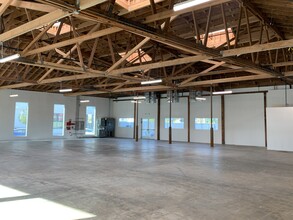 5075 W Adams Blvd, Los Angeles, CA for rent Building Photo- Image 1 of 6