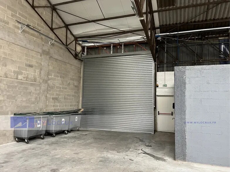 Light Industrial in Gennevilliers to rent - Interior Photo - Image 2 of 5