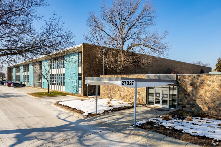 27027 Mound Rd, Warren 48092 UK