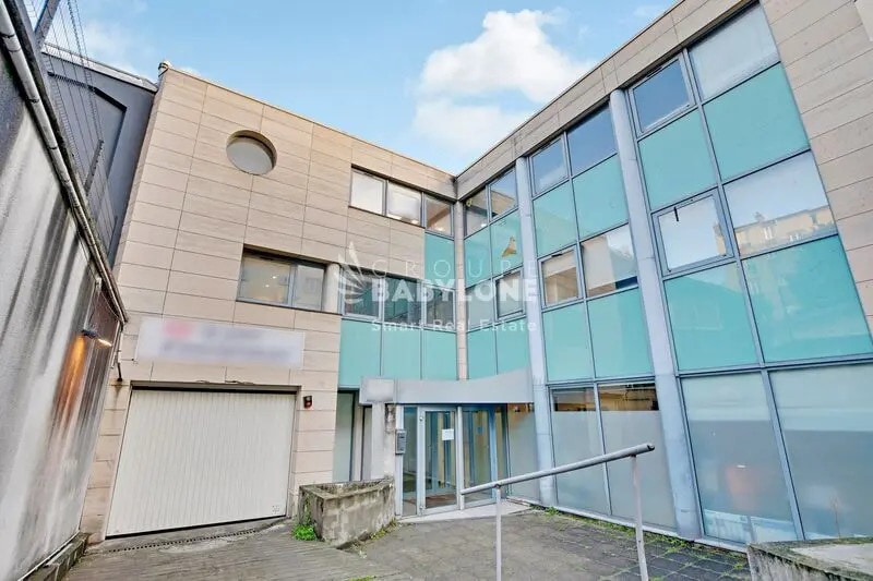 Office in Clichy to rent - Building Photo - Image 2 of 10