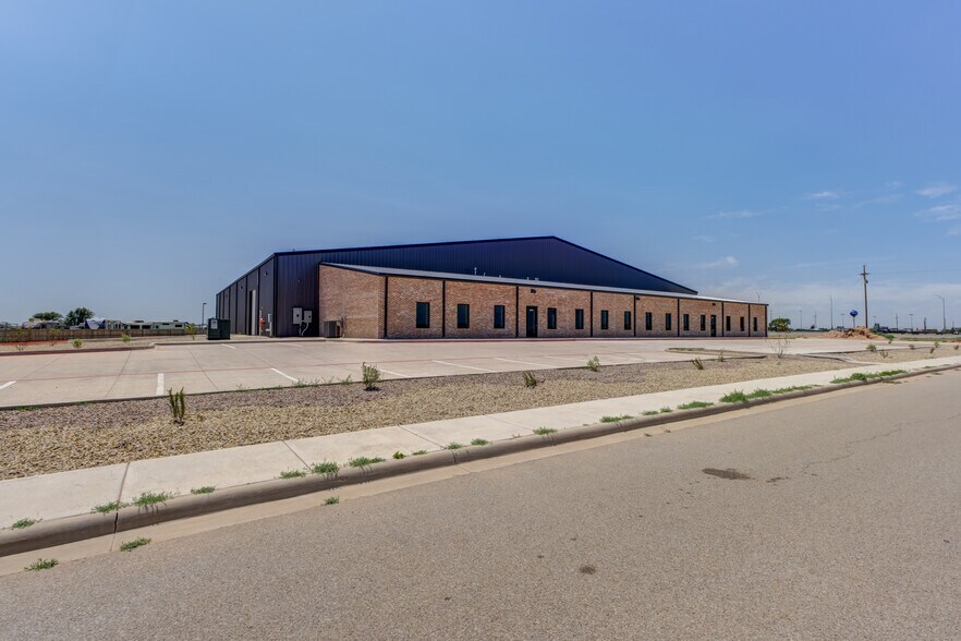 8111 Patel Dr, Wolfforth, TX to rent - Building Photo - Image 3 of 34