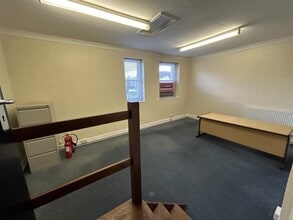 4-8 Kenn Rd, Clevedon to rent Interior Photo- Image 2 of 3