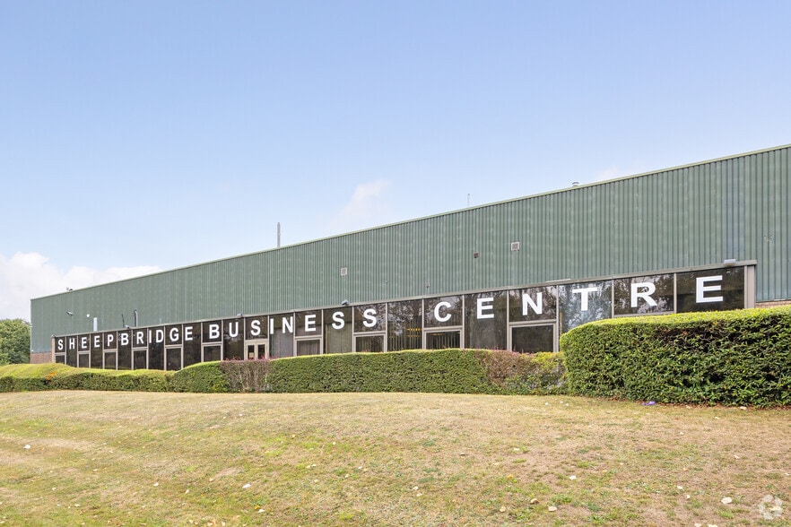 655 Sheffield Rd, Chesterfield to rent - Building Photo - Image 2 of 6