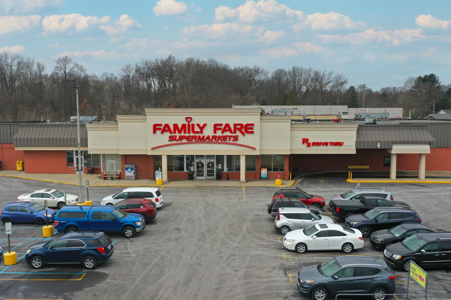 1571-1603 Capital Ave, Battle Creek, MI for sale - Building Photo - Image 2 of 6