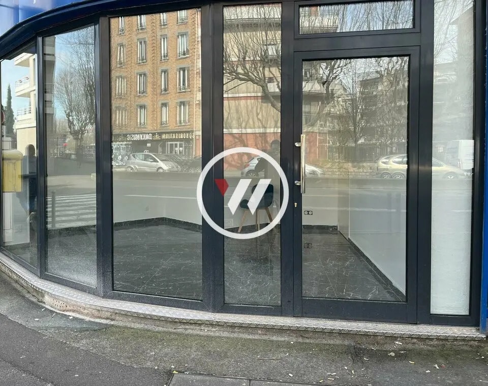 Retail in Les Pavillons-sous-Bois to rent Primary Photo- Image 1 of 4