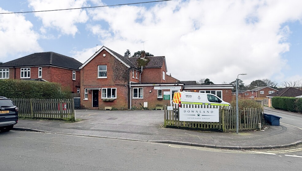 32 Lemon Grv, Bordon for sale - Building Photo - Image 2 of 3