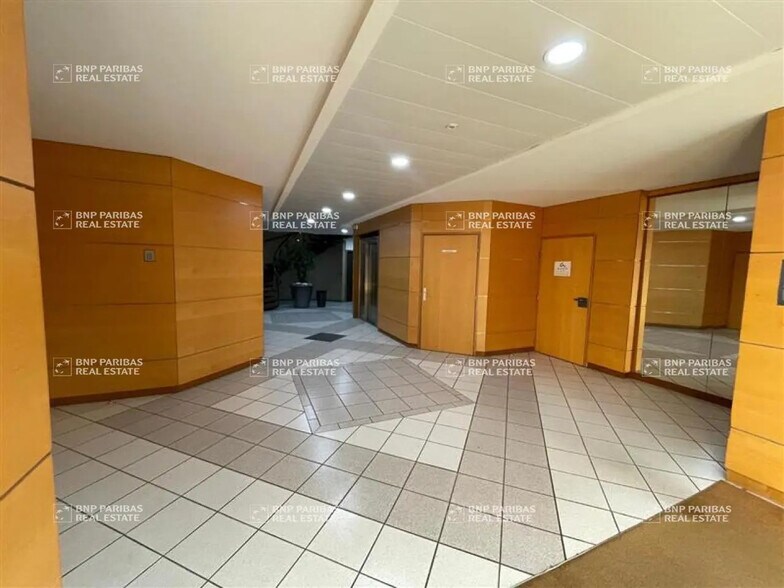 Office in Montpellier to rent - Lobby - Image 3 of 13