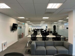 2 Kingsway, Cardiff to rent Interior Photo- Image 2 of 4