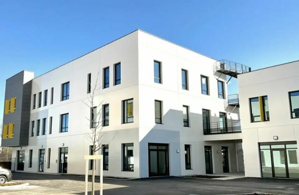 Office in Rillieux-la-Pape to rent Building Photo- Image 1 of 14