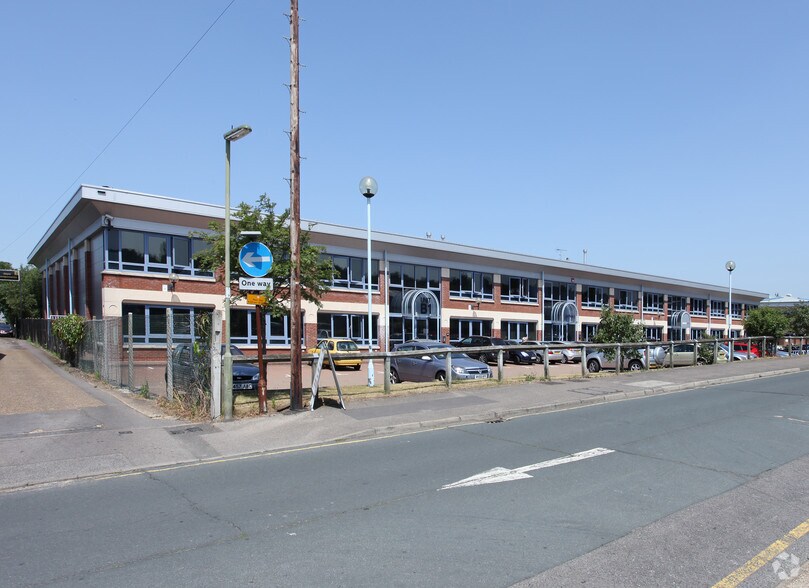 Forsyth Rd, Woking for sale - Primary Photo - Image 1 of 1