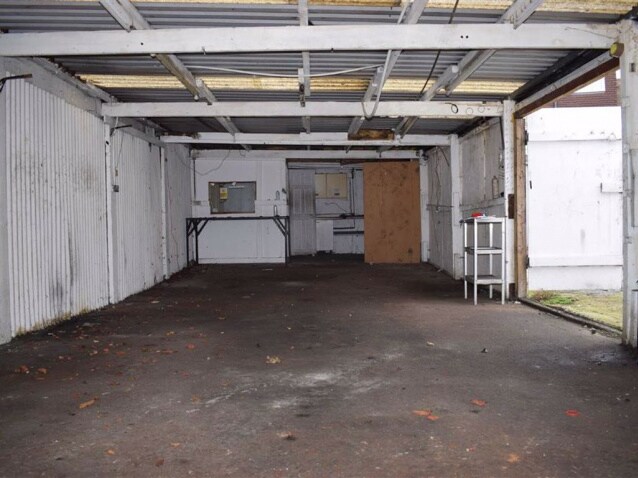 Lincoln Rd, Enfield for sale - Primary Photo - Image 1 of 1