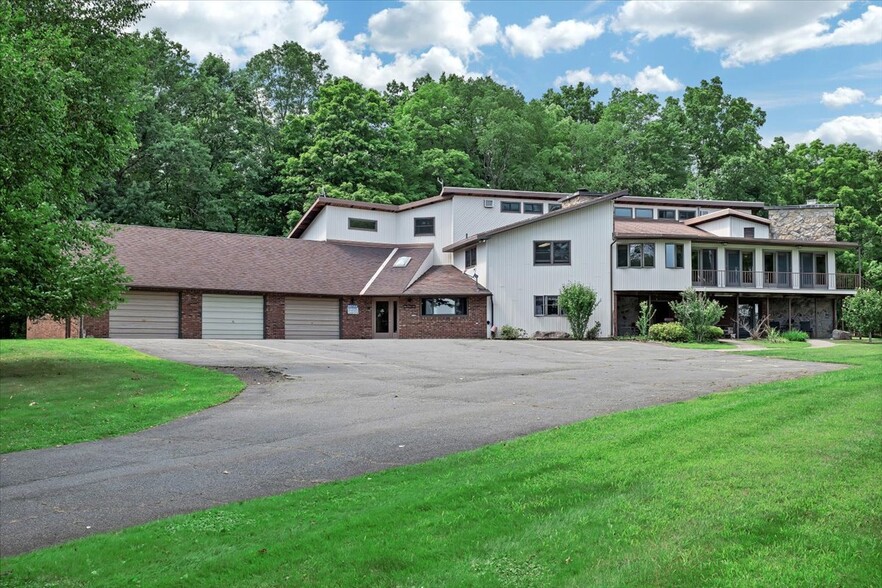 82 Millers Corners Rd, Averill Park, NY for sale - Primary Photo - Image 1 of 74