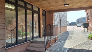 The Courtyard, Woodbury to rent Building Photo- Image 1 of 7