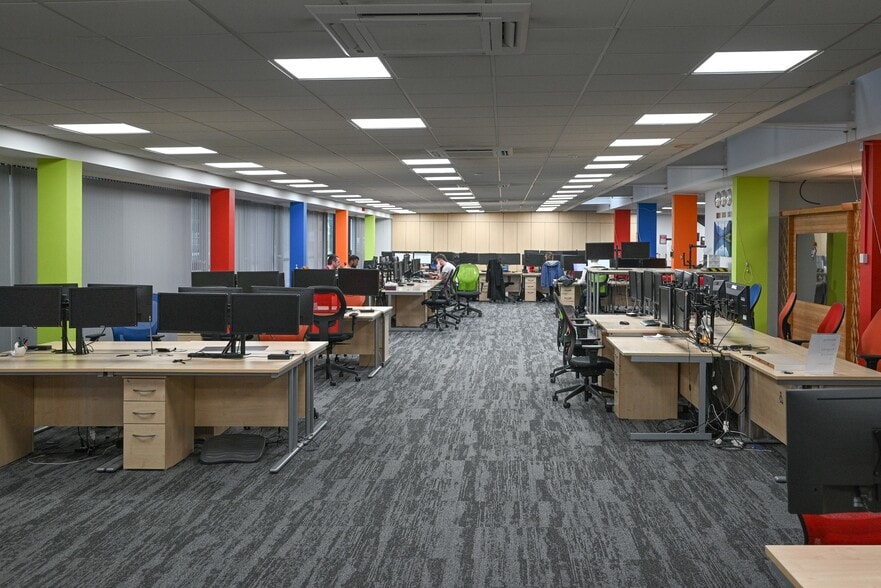 Breckland, Milton Keynes to rent - Building Photo - Image 3 of 7
