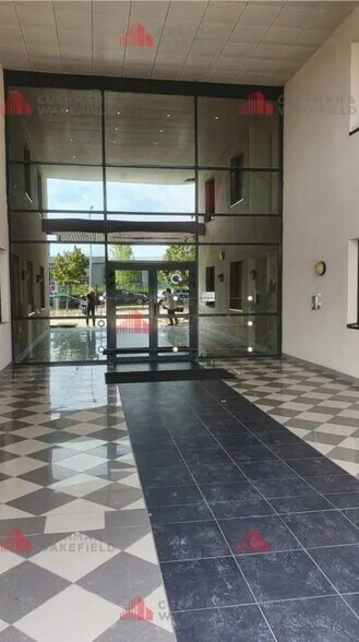 Office in Dijon to rent - Lobby - Image 2 of 5