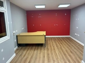 Brympton Way, Yeovil to rent Interior Photo- Image 2 of 4