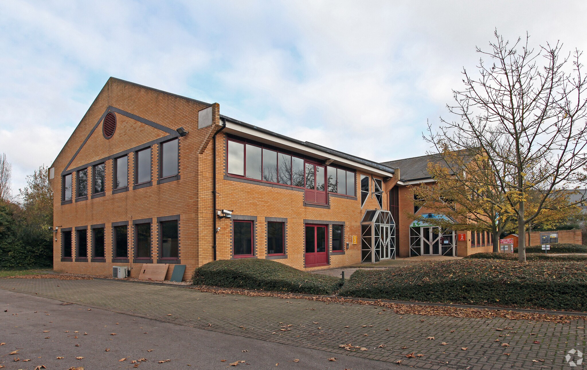 Waterside Dr, Slough to rent Primary Photo- Image 1 of 8