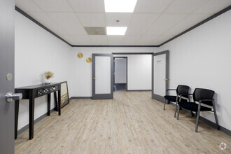 5060 N 19th Ave, Phoenix, AZ for sale Lobby- Image 1 of 6