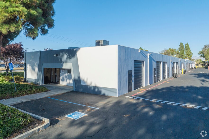 1190-1206 Mountain View Alviso Rd, Sunnyvale, CA to rent - Building Photo - Image 2 of 8