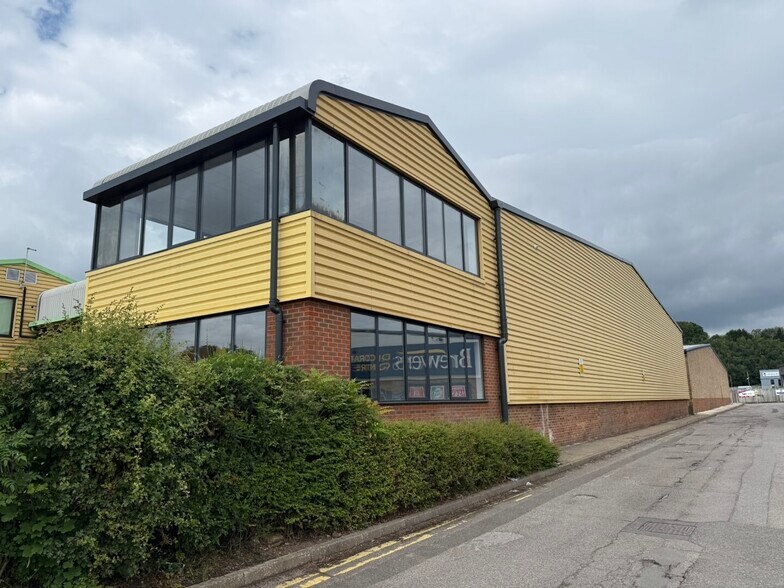 North Farm Rd, Tunbridge Wells to rent - Building Photo - Image 3 of 17