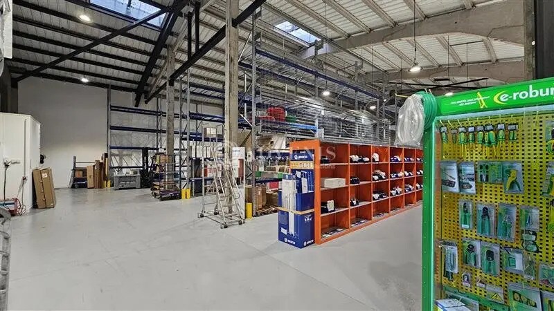 Light Industrial in Lesquin to rent - Interior Photo - Image 3 of 12