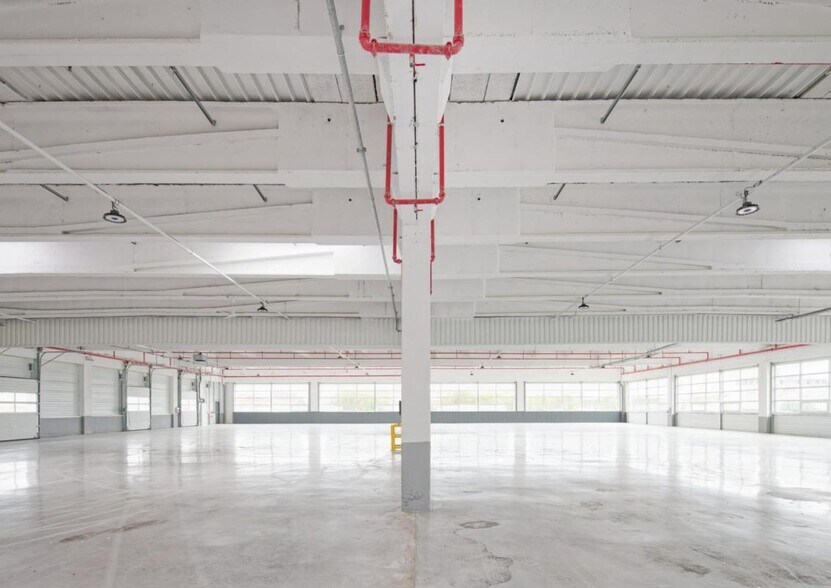 Industrial in Gennevilliers to rent - Interior Photo - Image 3 of 10