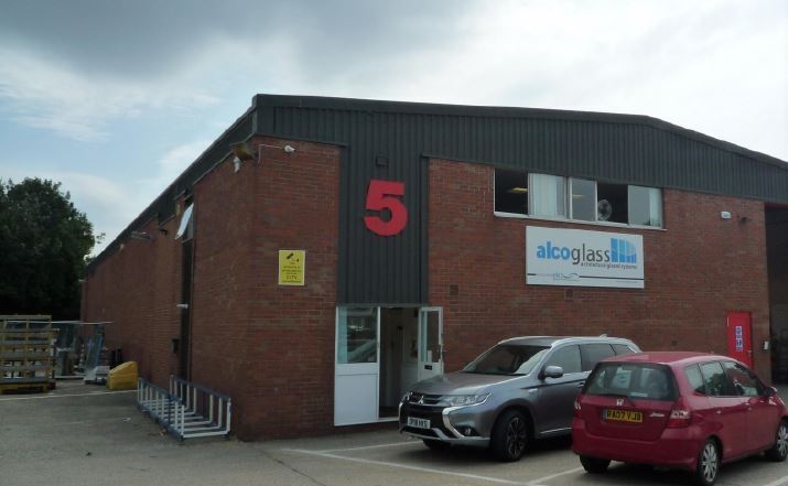 Deadbrook Ln, Aldershot to rent Building Photo- Image 1 of 5