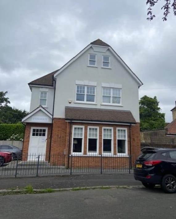 Portsmouth Rd, Esher to rent Building Photo- Image 1 of 2