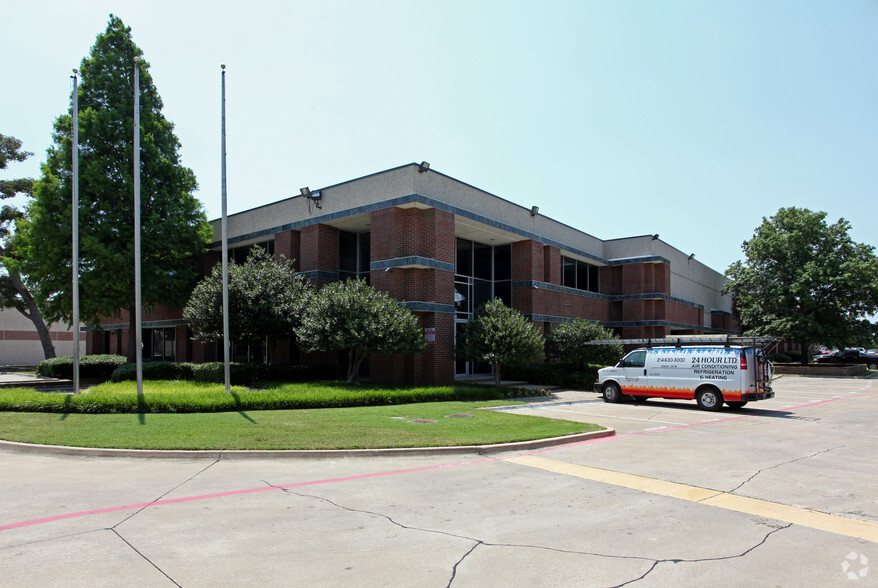 1625 W Crosby Rd, Carrollton, TX for rent - Primary Photo - Image 1 of 9