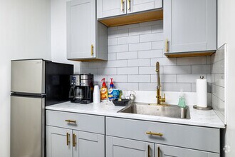 26300 Euclid Ave, Cleveland, OH to rent Interior Photo- Image 2 of 3